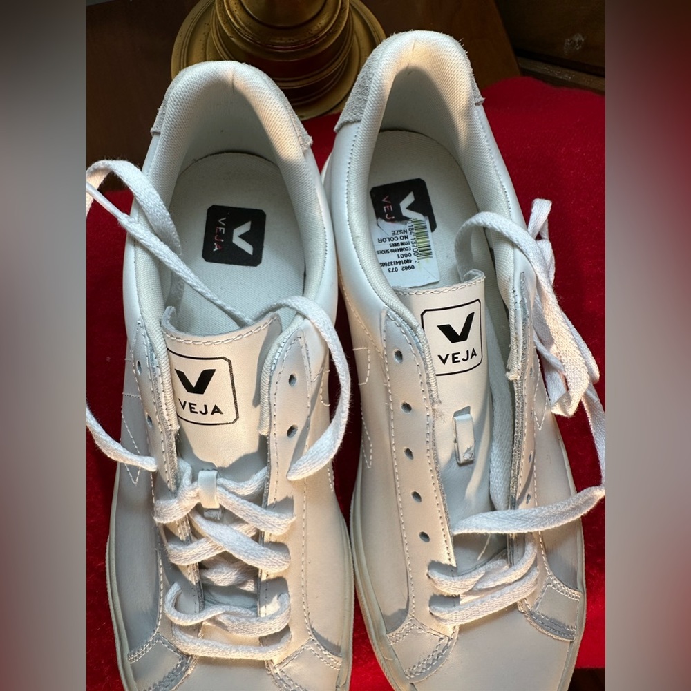 NEW VEJA sneakers size 10 for womens EU 41